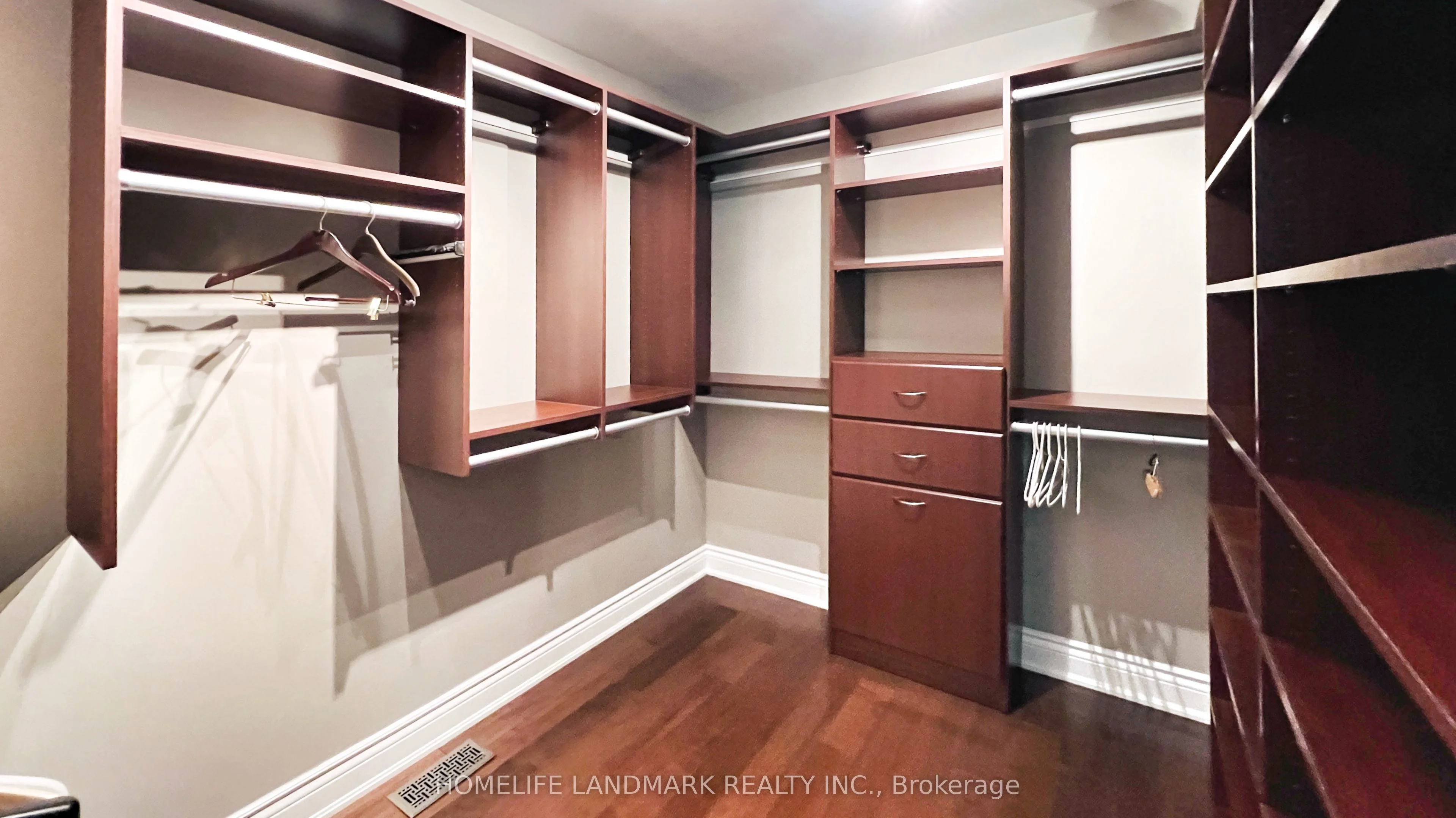 2333 Bennington Gate, Oakville, ON L6J 5N7