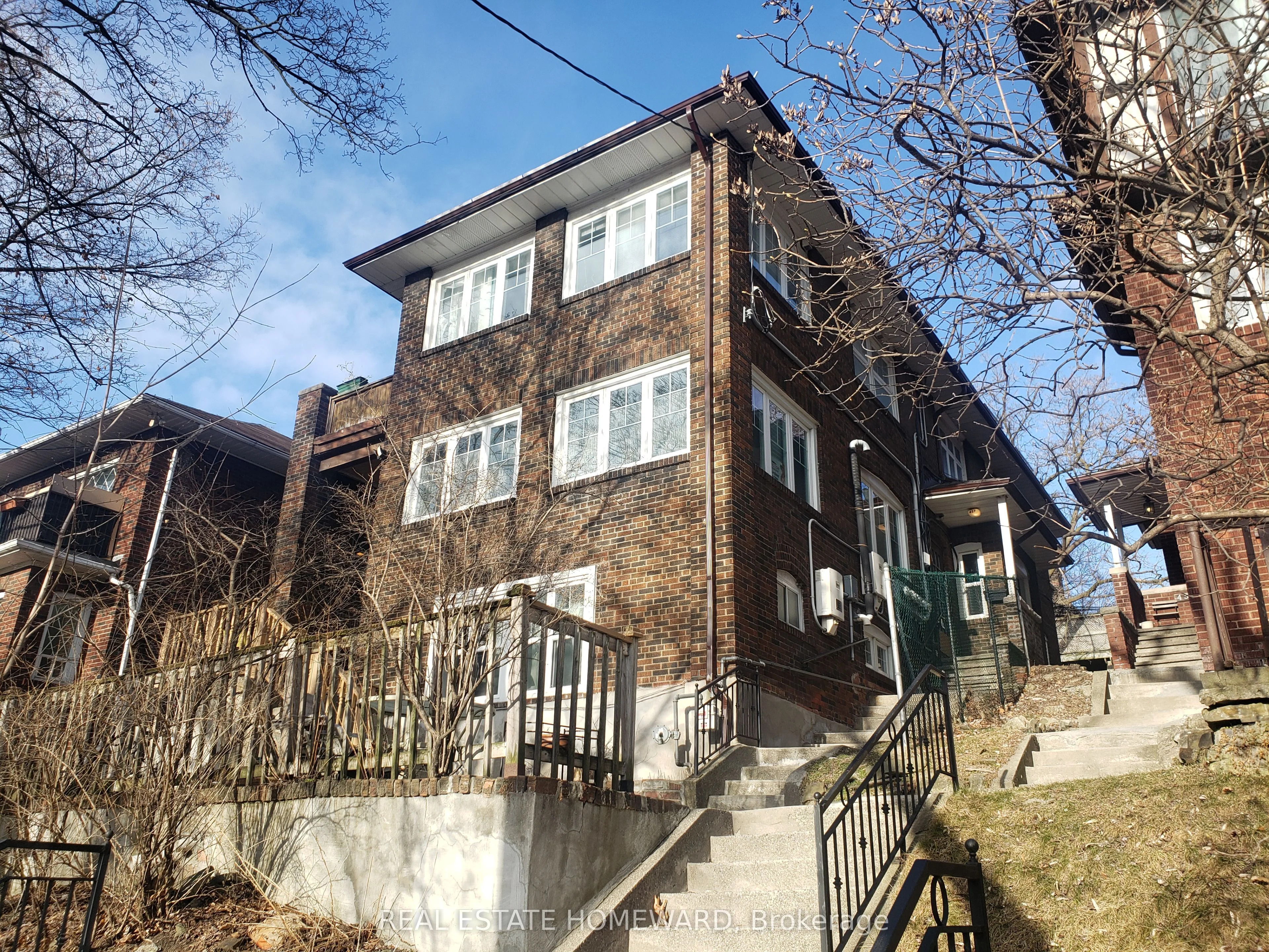 457 Parkside Drive Apt 2 M/flr, Toronto W01, On M6r 2z8