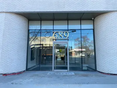 #711 689 The Queensway, Toronto W07, On, M8y 1l1