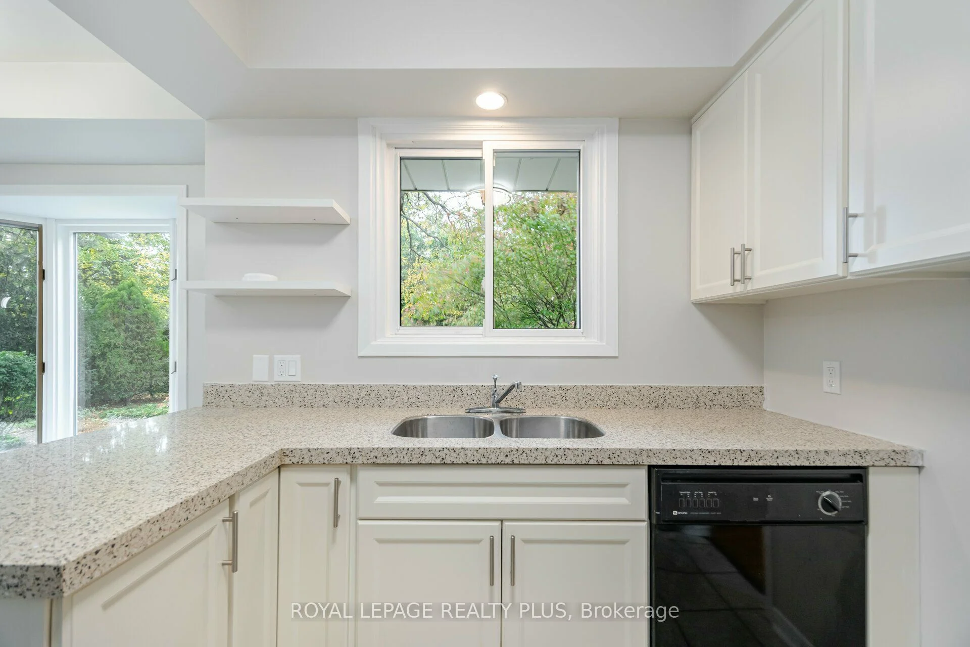 334 Oakwood Drive, Burlington, ON L7N 1X2