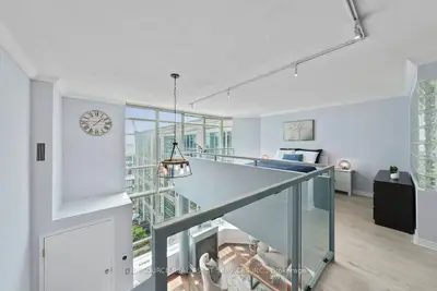 250 Manitoba Street 837, Toronto W06, On M8y 4g8
