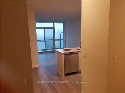 3975 Grand Park Drive 810, Mississauga, On L5b 4m6