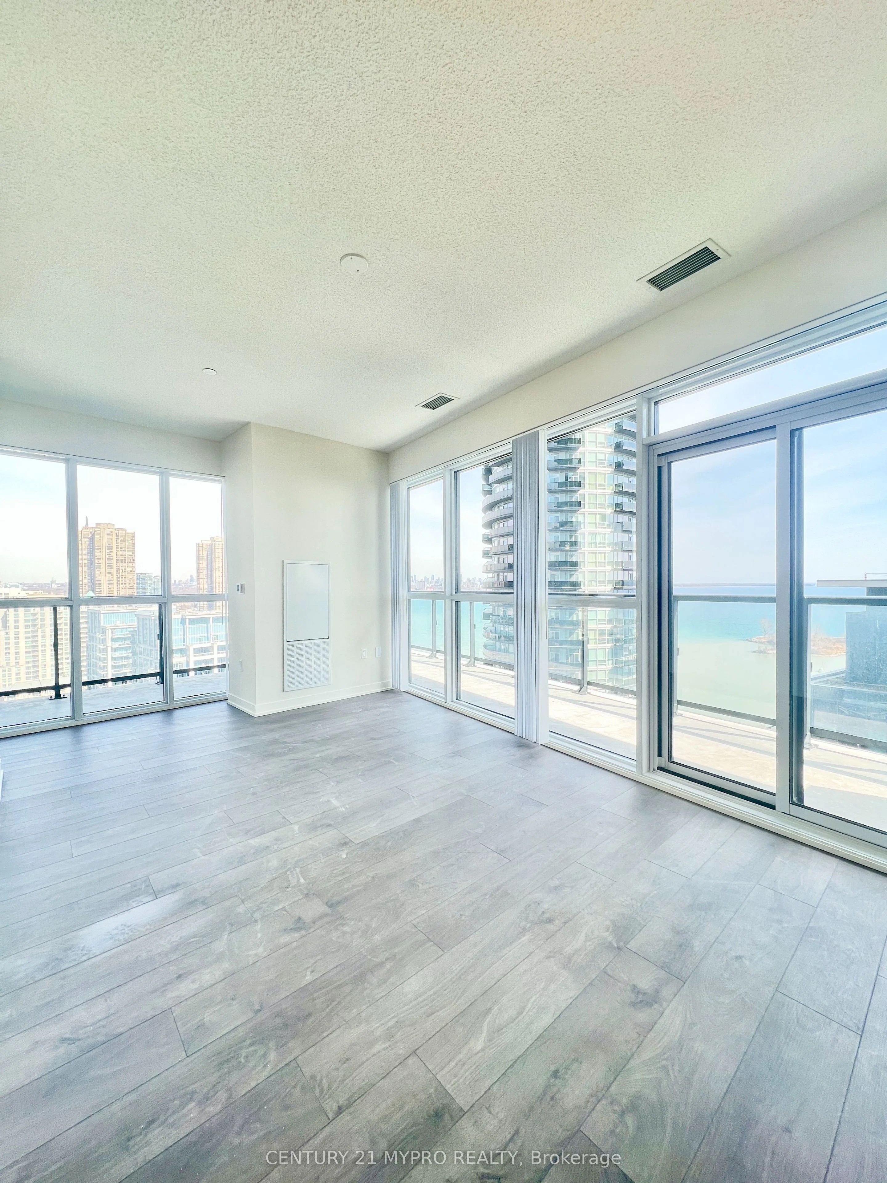 38 Annie Craig Drive 2102, Toronto W06, On M8v 0a9