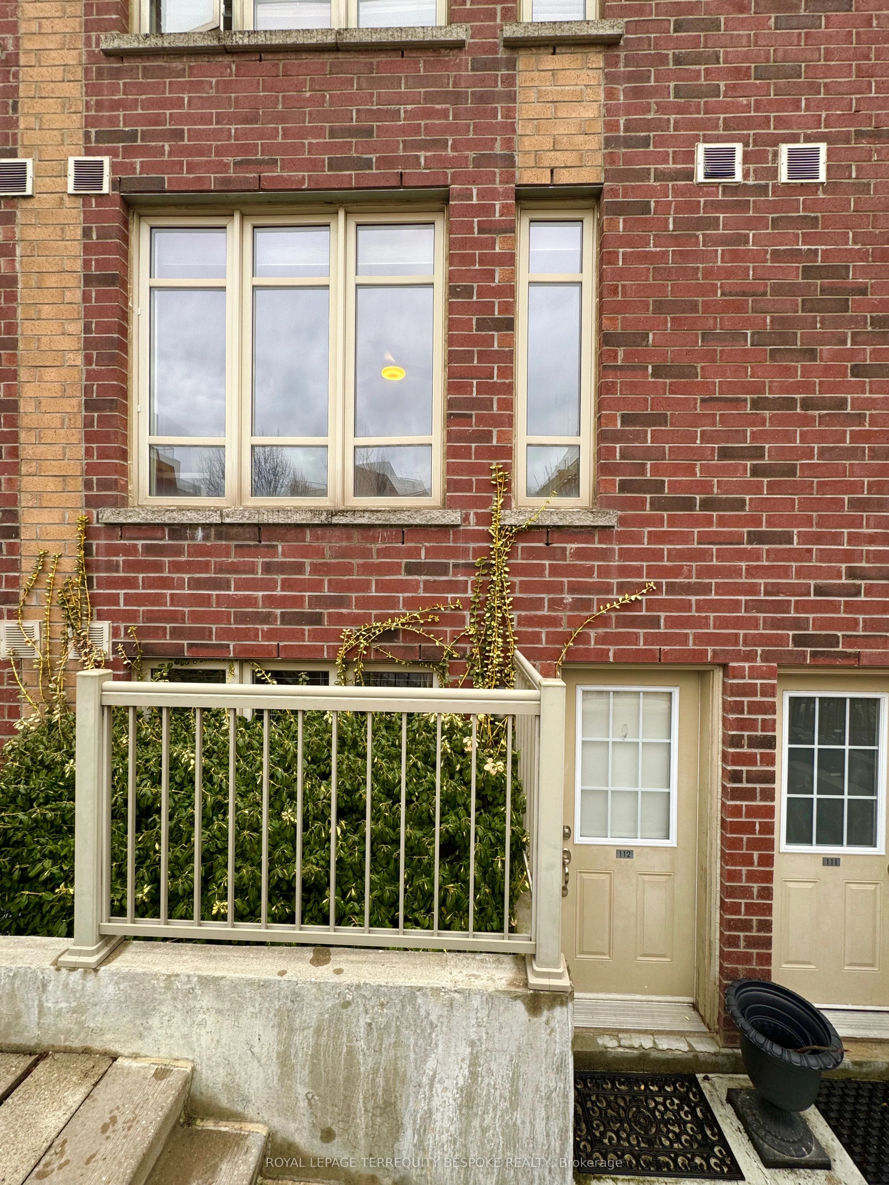 30 Elsie Lane 112, Toronto W02, On M6p 3n9
