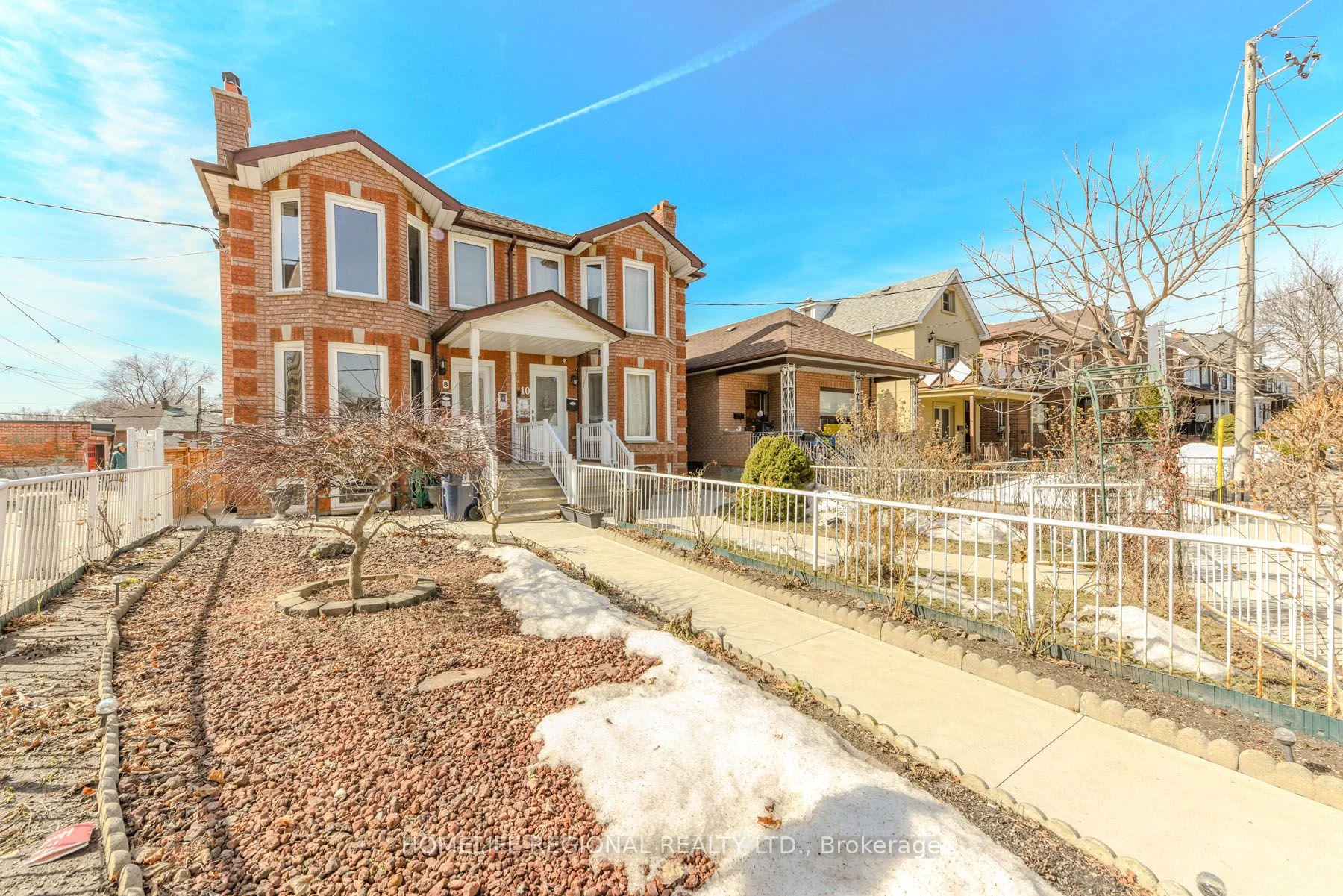 8 Greenlaw Avenue, Toronto W03, On M6h 3v5