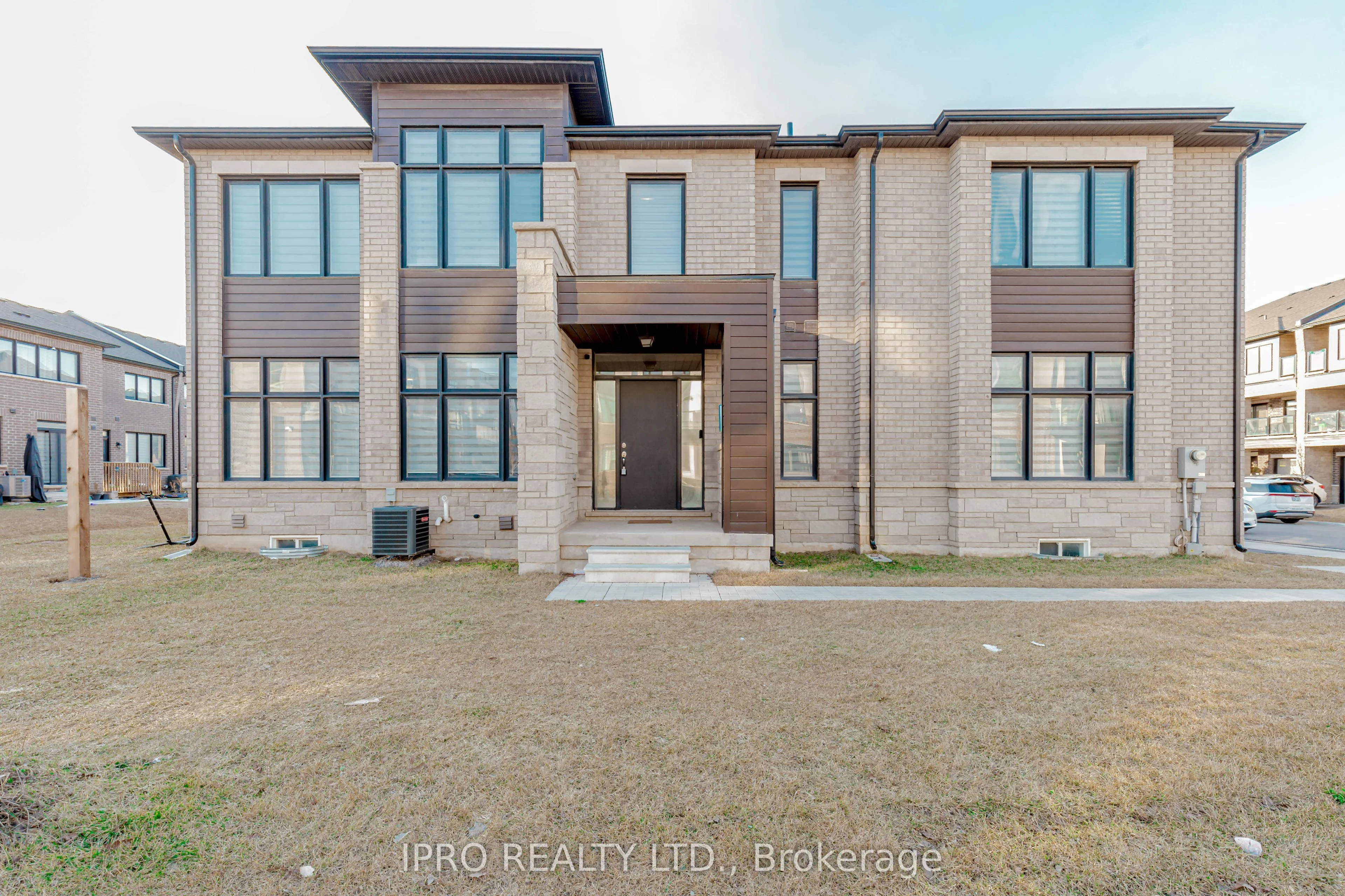 Att/Row/Townhouse in Milton