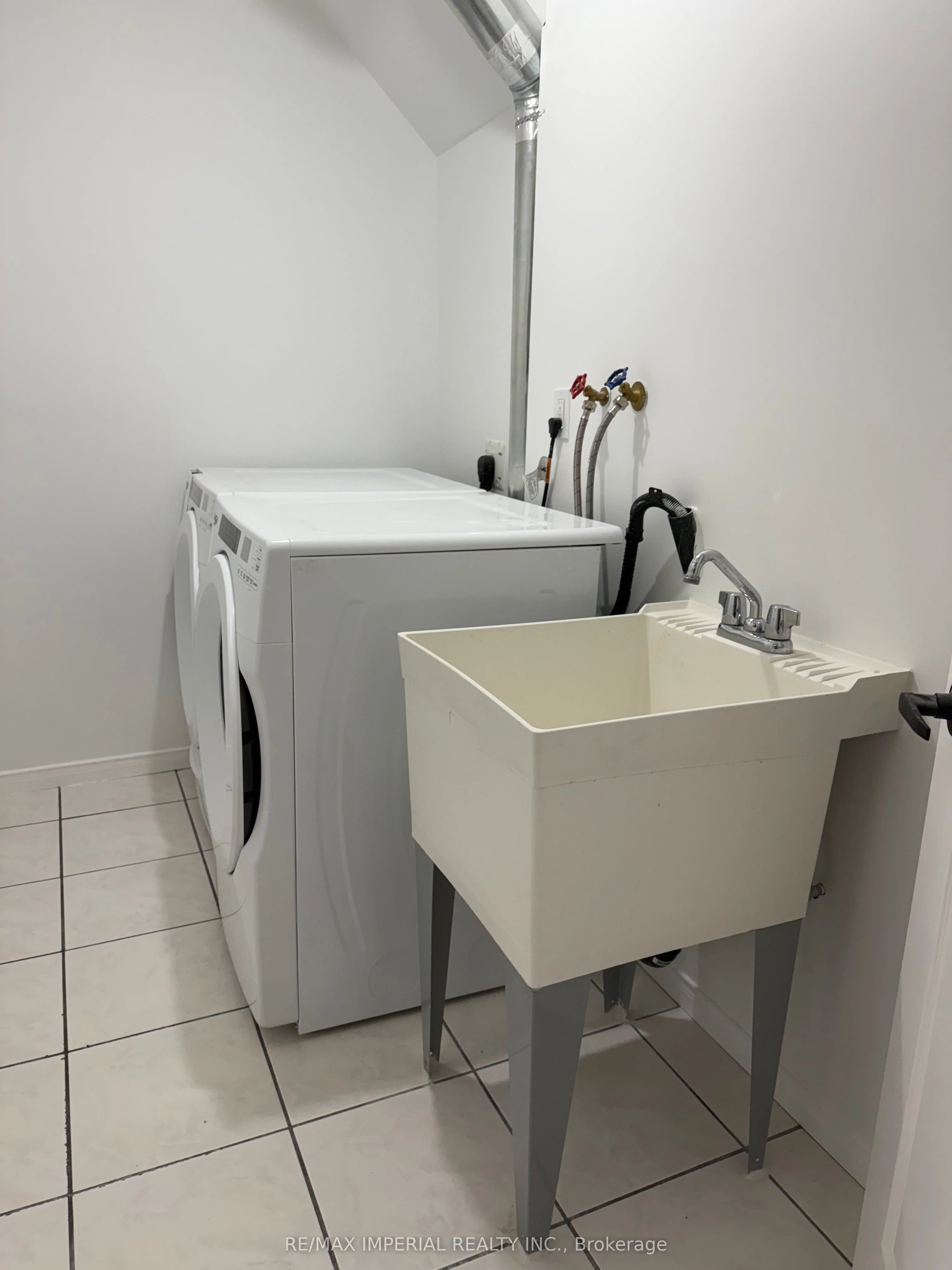 3549 Old Orchard Park Drive E Basement, Mississauga, On L5b 4e3