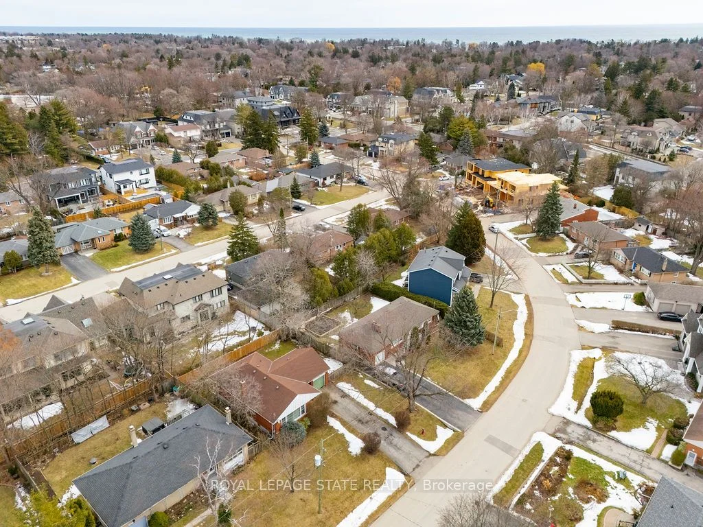 541 Wellington Crescent, Oakville, ON L6L 4X7