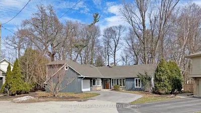 Detached in Burlington