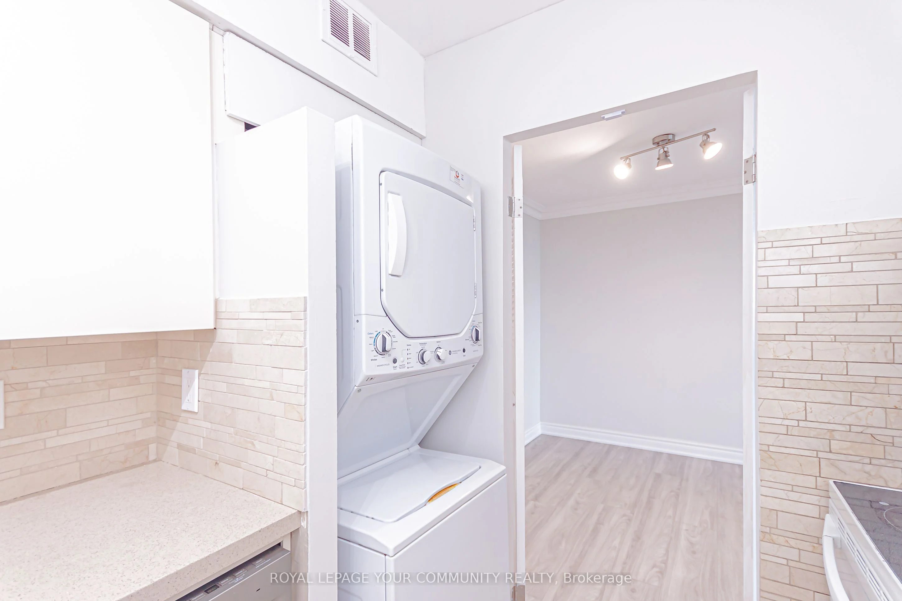 50 Quebec Avenue 2205, Toronto W02, ON M6P 4B4