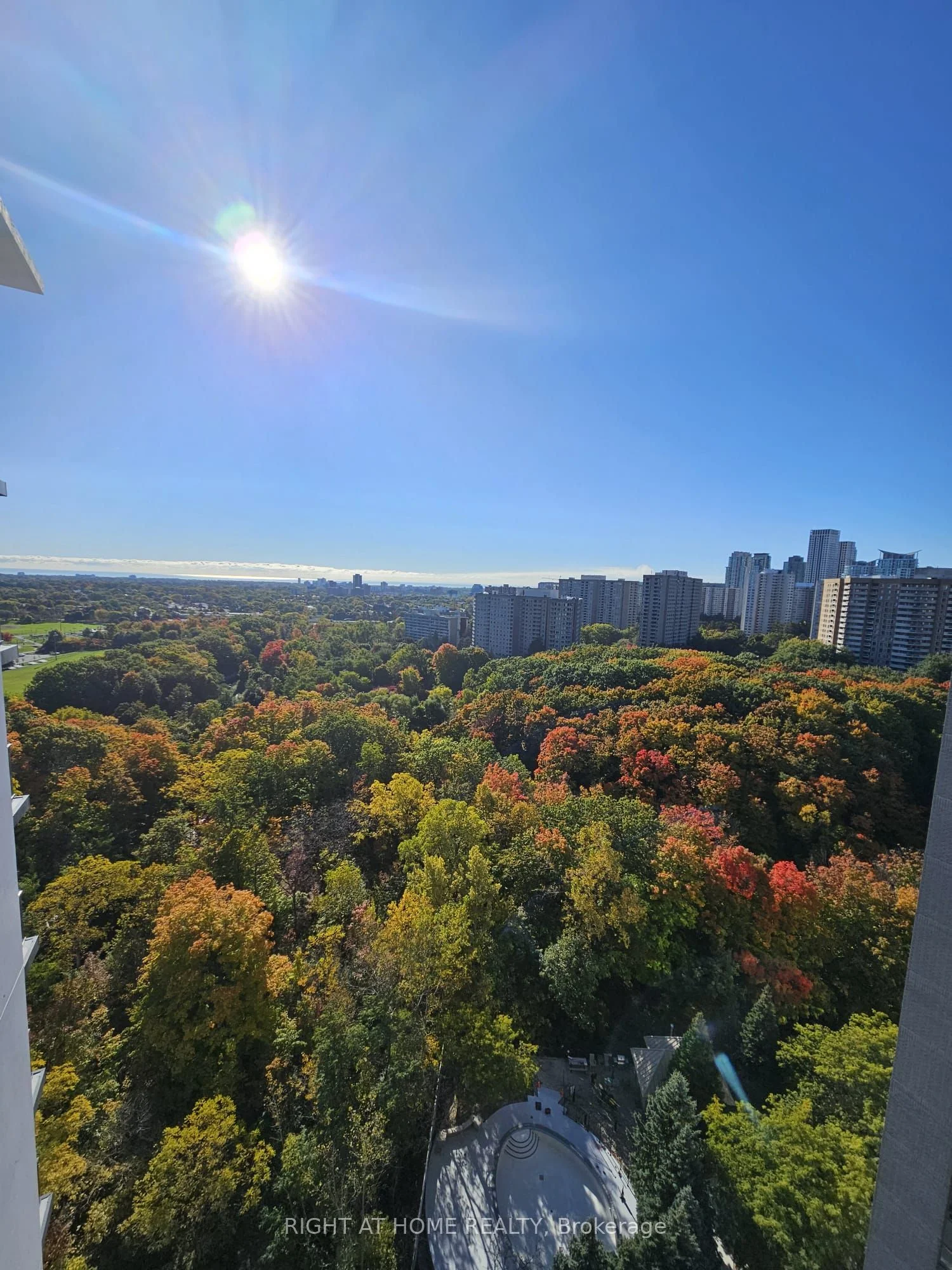 202 Burnhamthorpe Road E 1603, Mississauga, On L5a 4l4