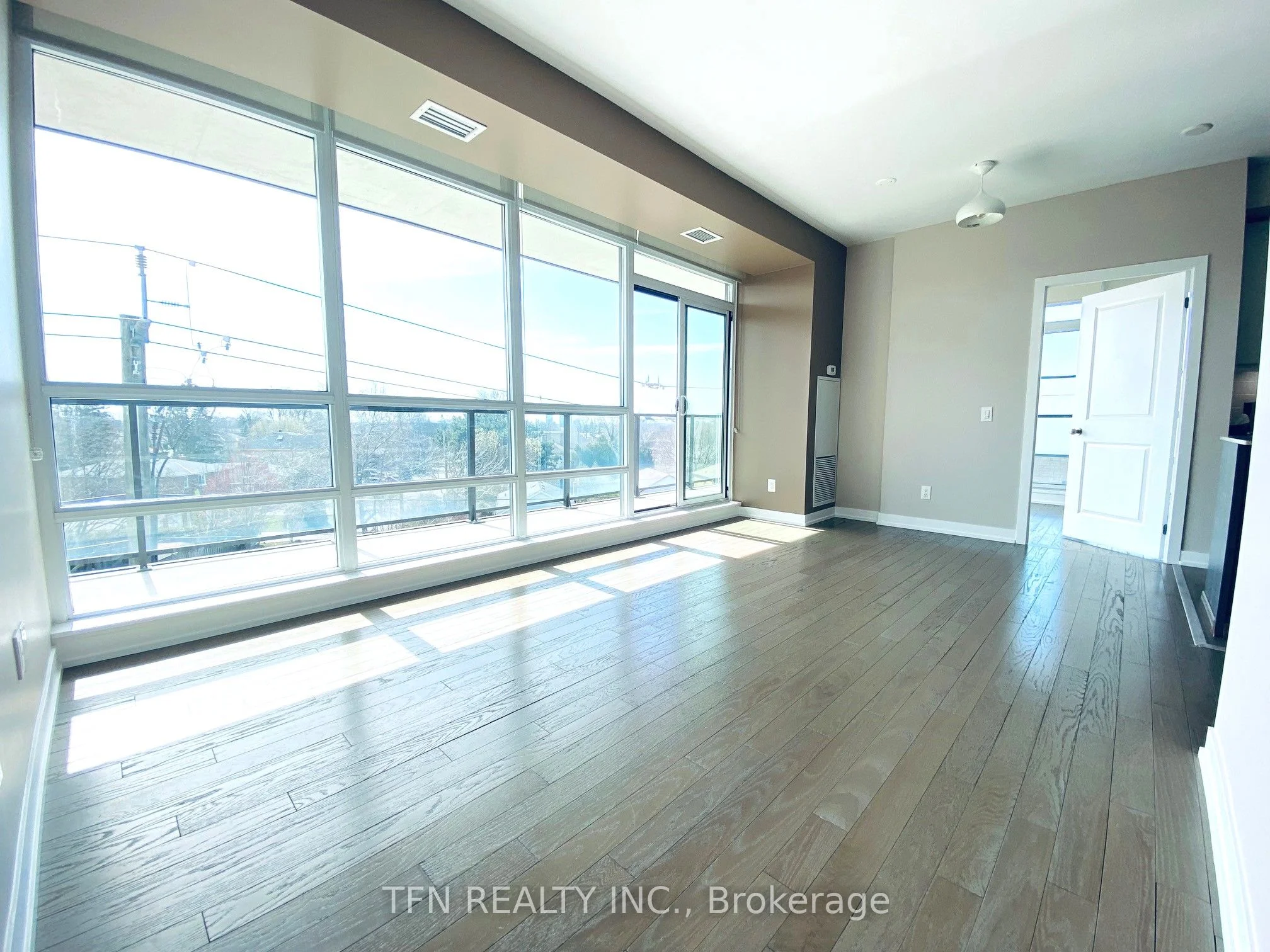 8 Fieldway Road 401, Toronto W08, ON M8Z 0C3