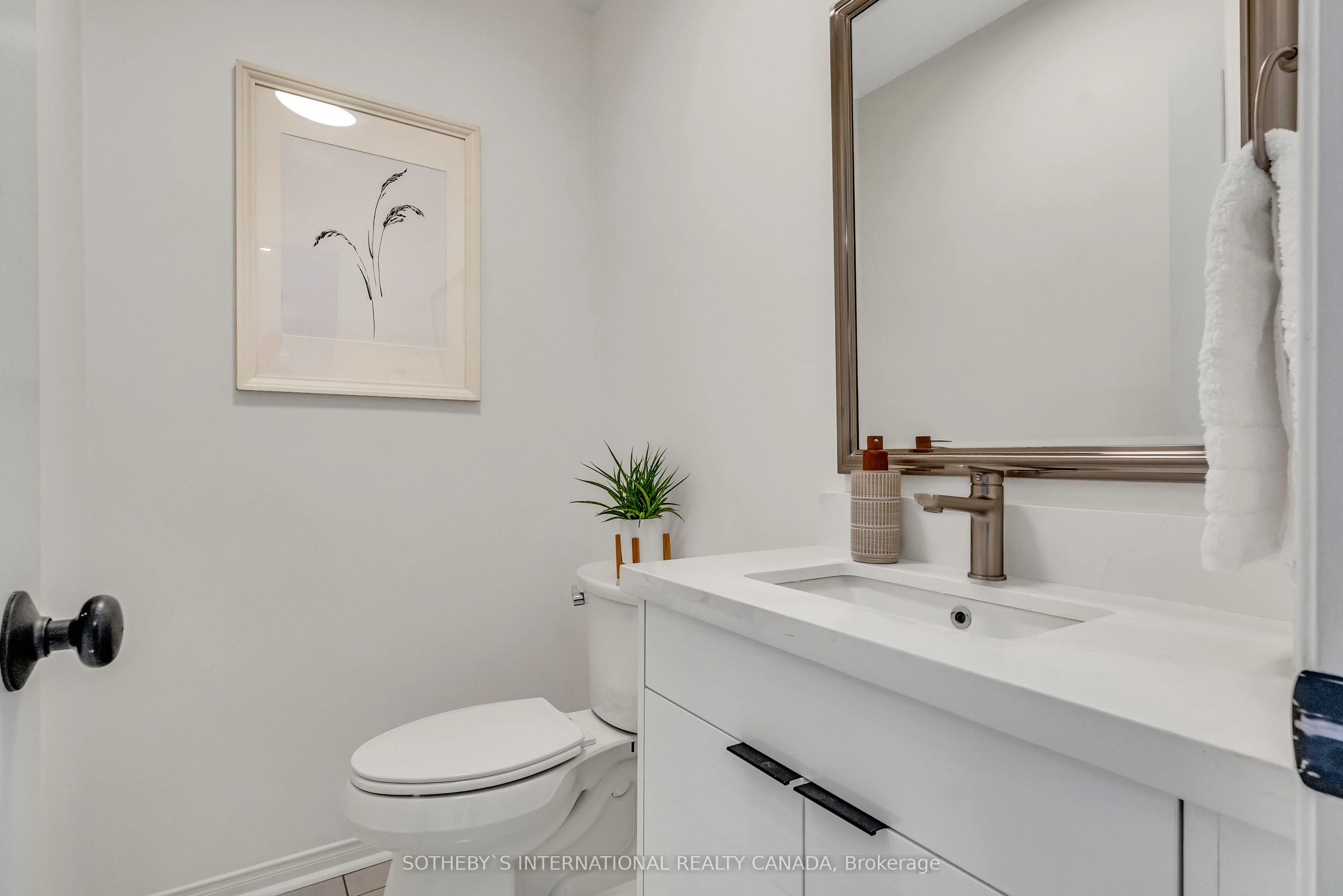 184 Queen Street W, Mississauga, ON L5H 1L6