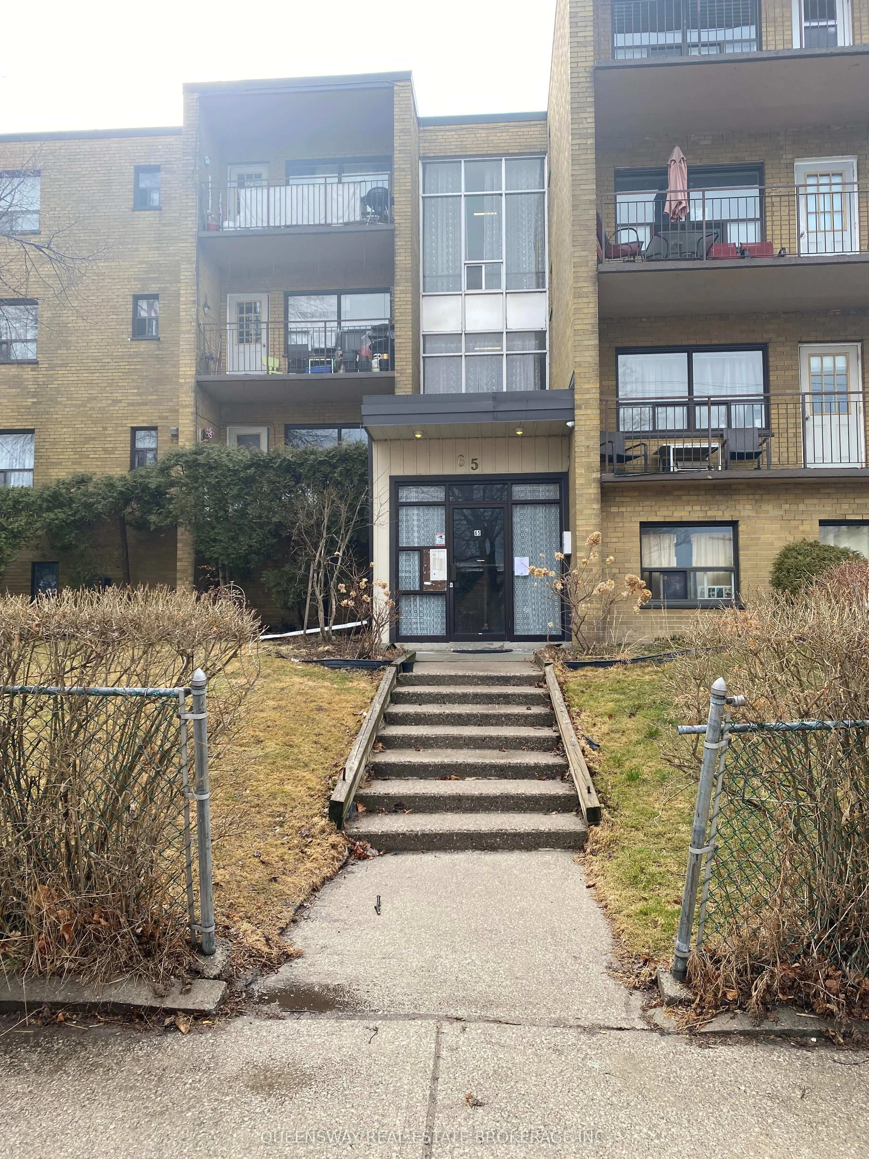65 Cloverhill Road 35, Toronto W07, On M8y 1t5