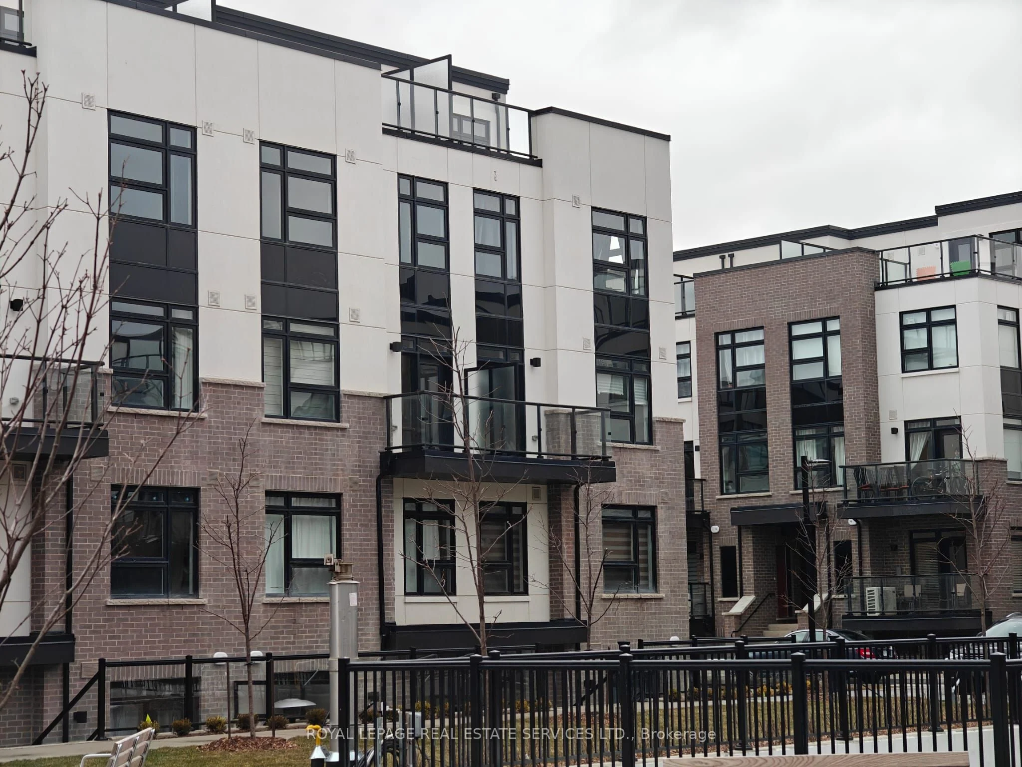 Condo Townhouse in Milton
