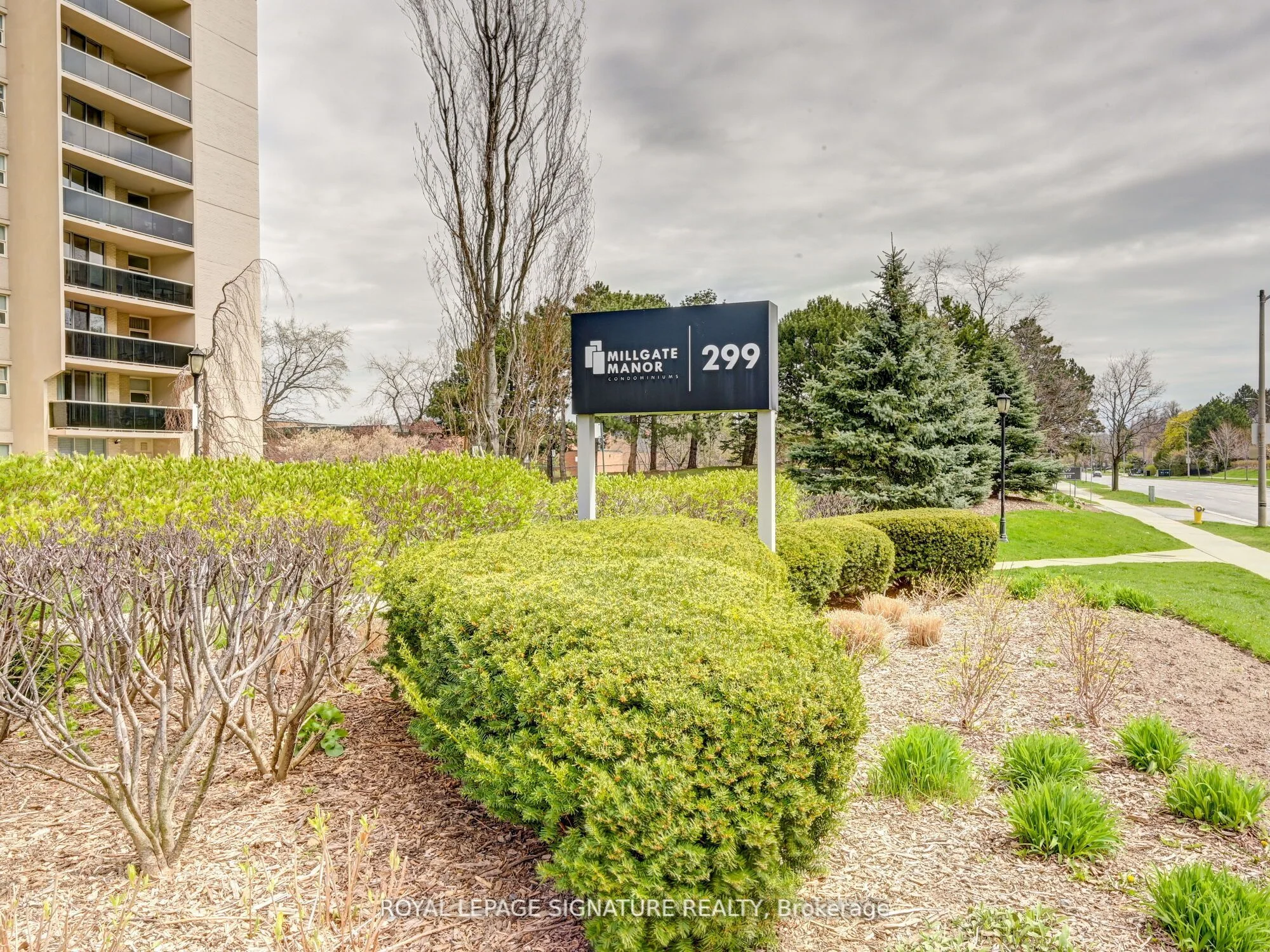 Condo Apartment in Toronto