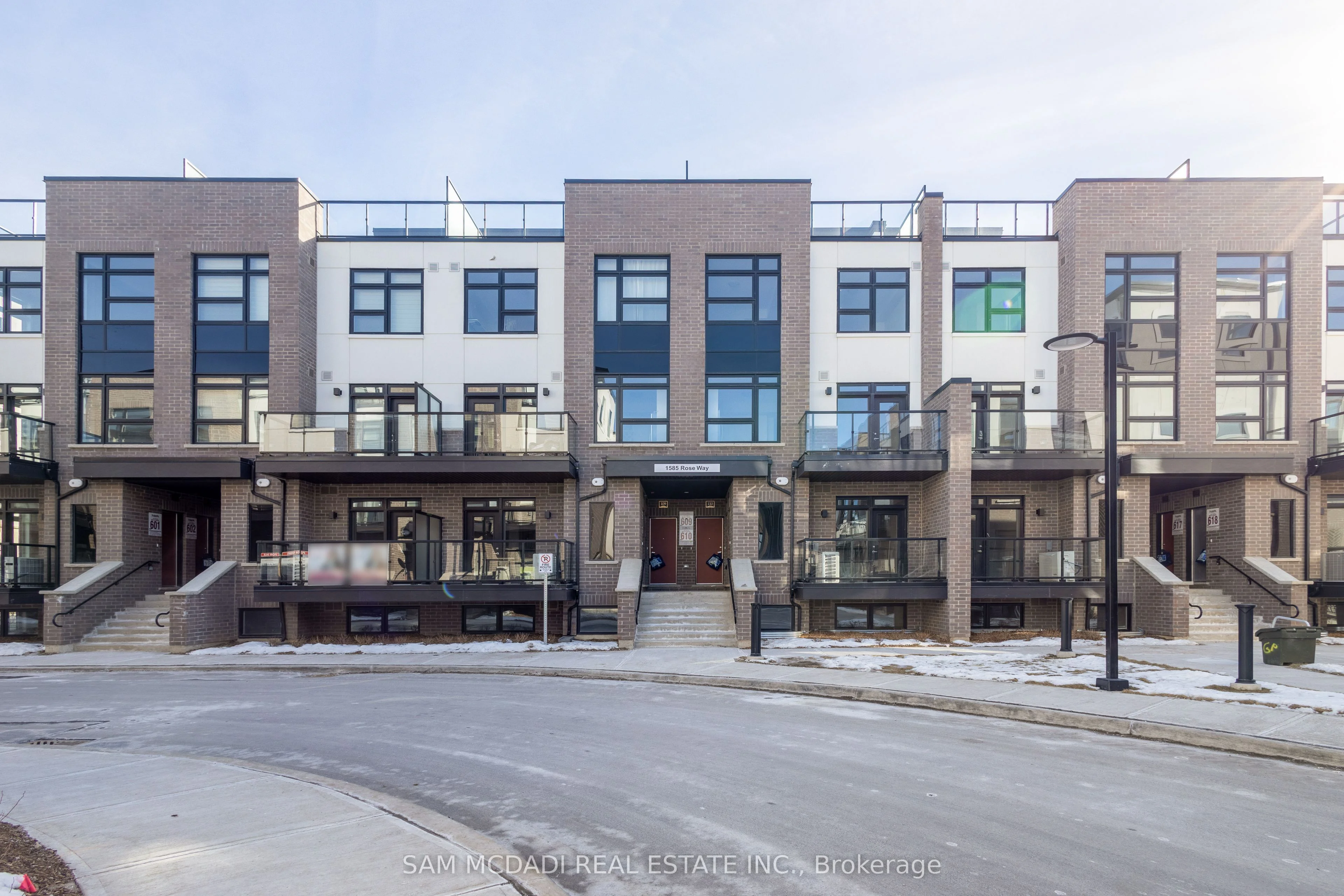 Condo Townhouse in Milton