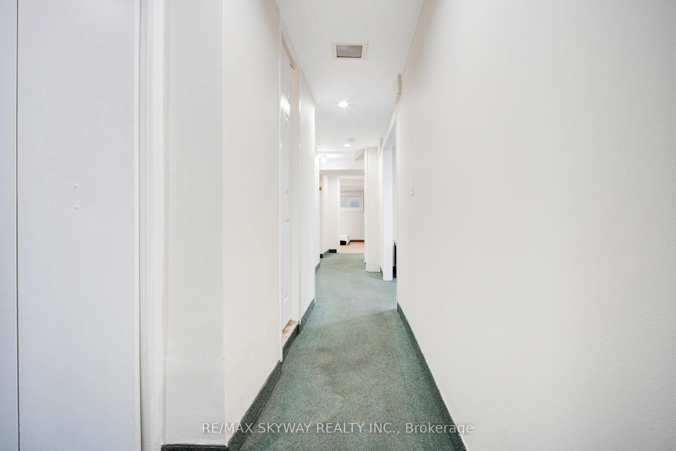 2664 Widemarr Road, Mississauga, ON L5J 1M3