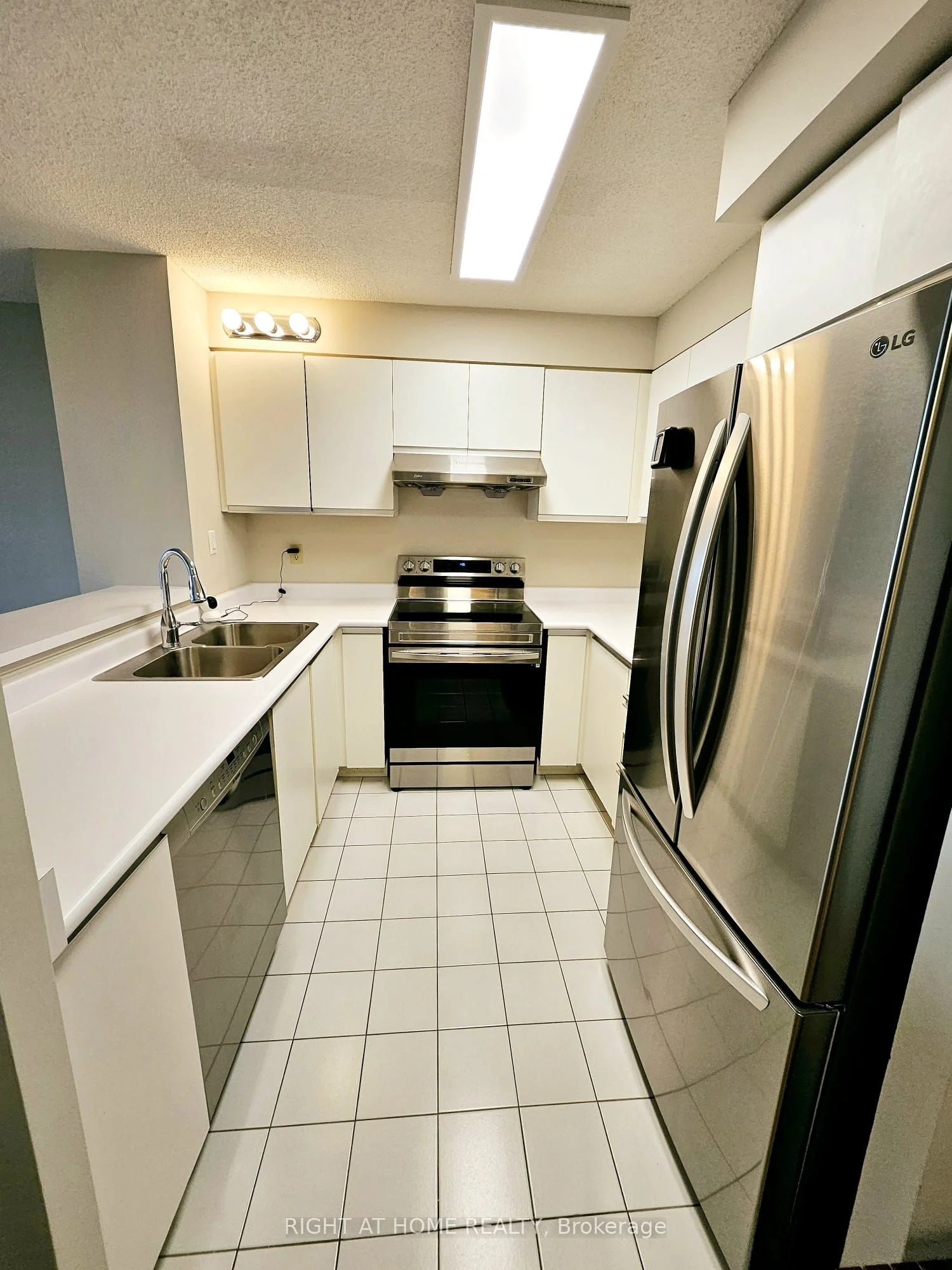 2155 Burnhamthorpe Road W 908, Mississauga, ON L5L 5P4