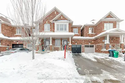 Att/Row/Townhouse in Brampton