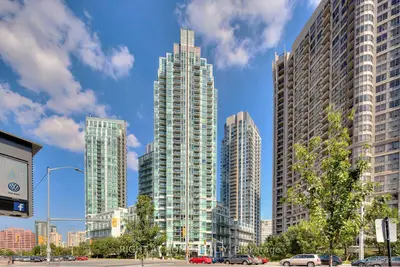 3939 Duke Of York Boulevard 2803, Mississauga, On L5b 4n2