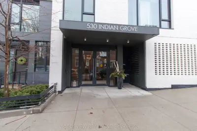 530 Indian Grove 514, Toronto W02, On M6p 2j2