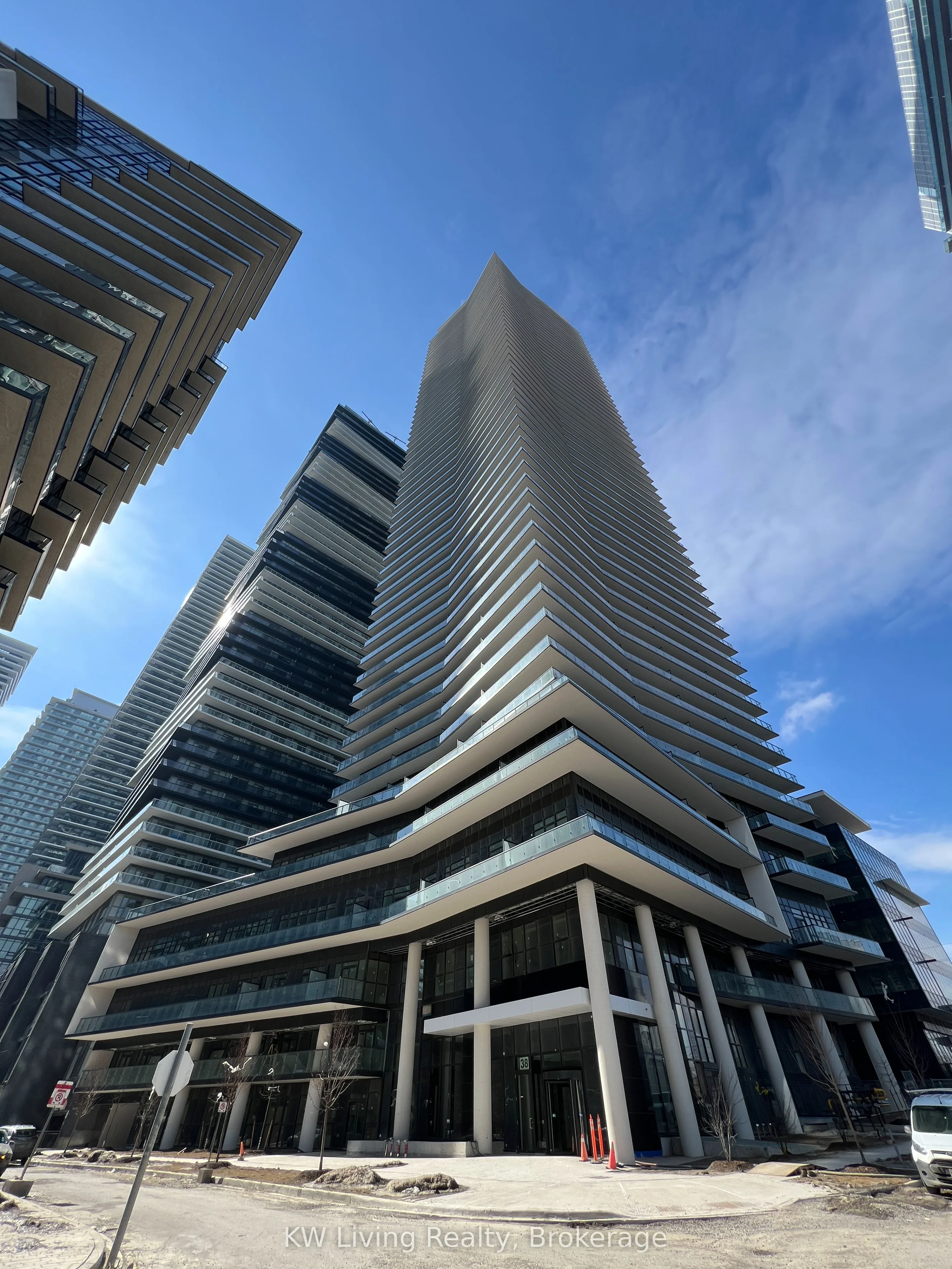 38 Annie Craig Drive 2003, Toronto W06, On M8v 0g9