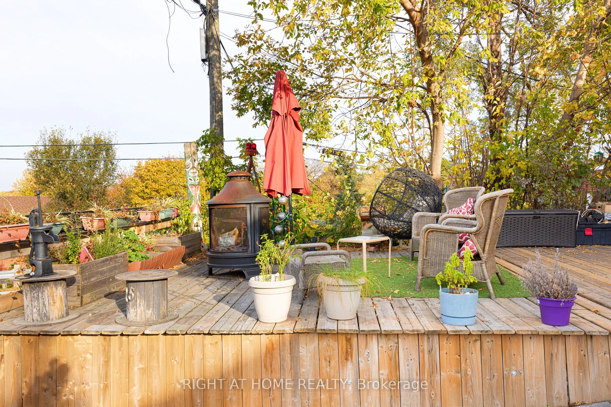 25 Glenhaven Street, Toronto W04, ON M6M 3L9