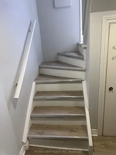 441 Rimilton Avenue Basement, Toronto W06, On M8w 2g7