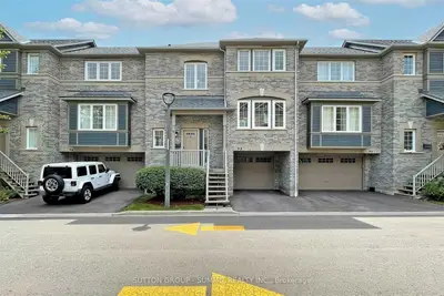 Condo Townhouse in Mississauga