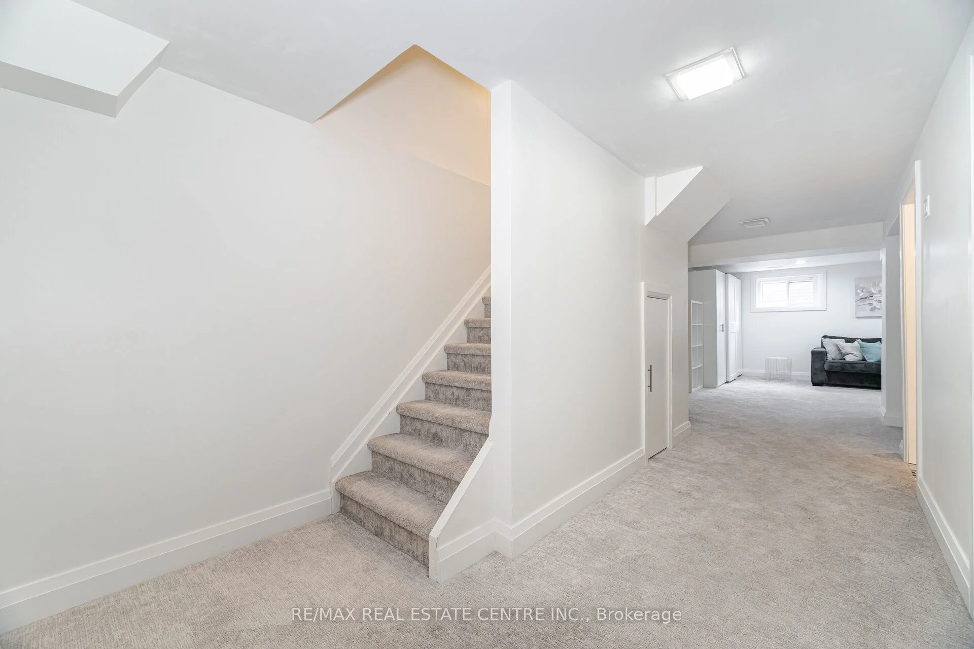 1587 Dewberry Crescent, Mississauga, ON L4W 3B6
