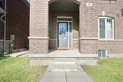 Att/Row/Townhouse in Brampton