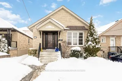 414 Harvie Avenue Main, Toronto W03, On M6e 4l8