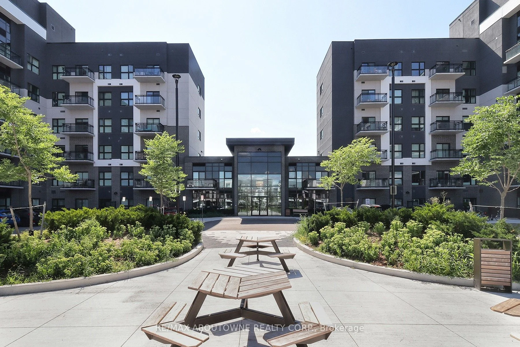 102 Grovewood Common Circle 203, Oakville, On L6h 0x2