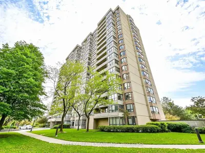 Condo Apartment in Brampton