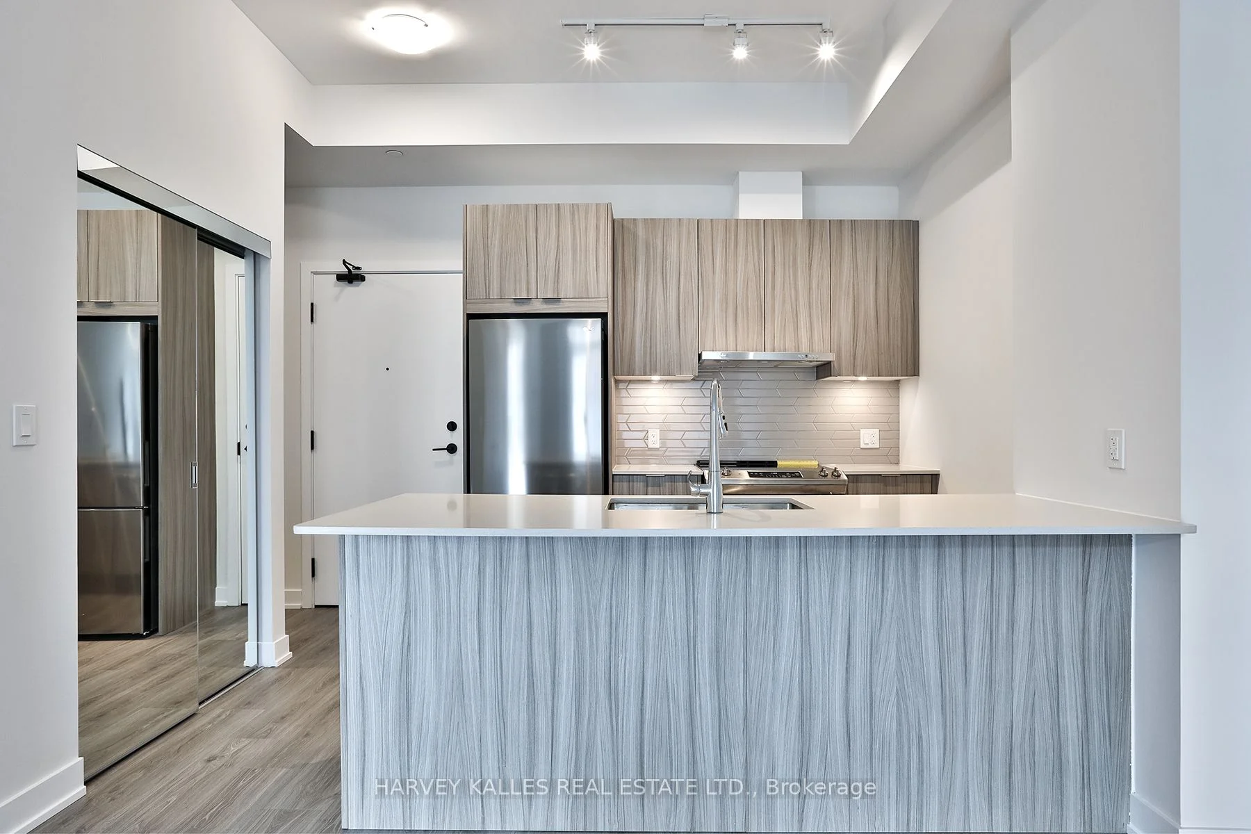 430 Square One Drive 306, Mississauga, On L5b 0l6