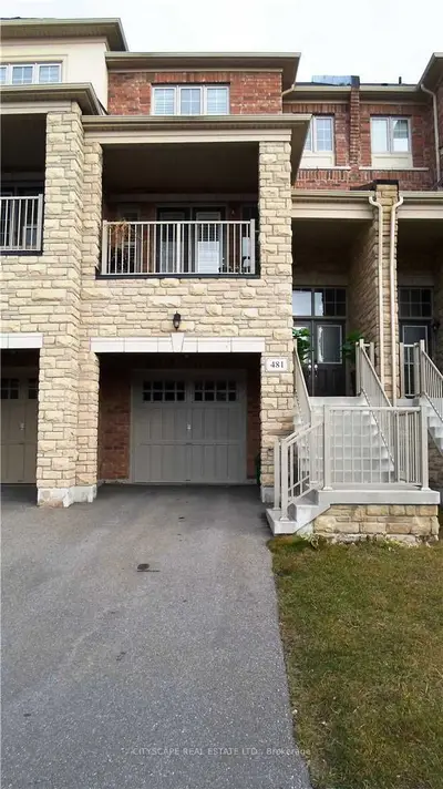 Att/Row/Townhouse in Oakville