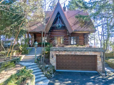 Detached in Burlington