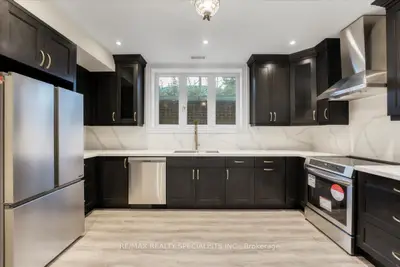 61 Delroy Drive Lower Level, Toronto W07, On M8y 1n1