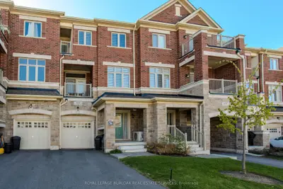 Att/Row/Townhouse in Oakville