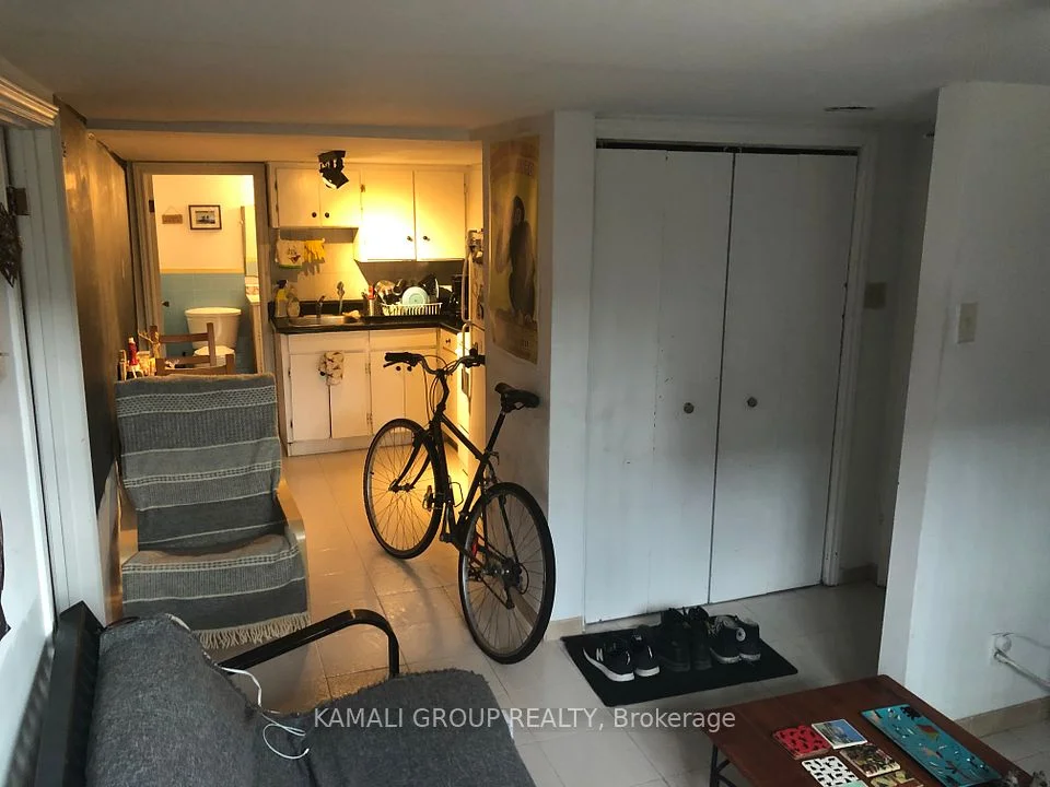 54 Wilson Park Road Bsmt, Toronto W01, On M6k 3b5