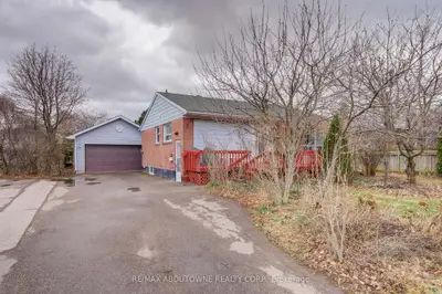 Detached in Oakville