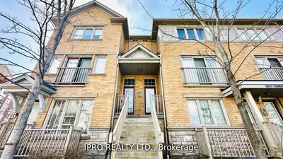Condo Townhouse in Mississauga