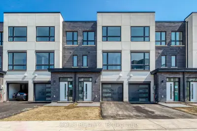 Att/Row/Townhouse in Oakville