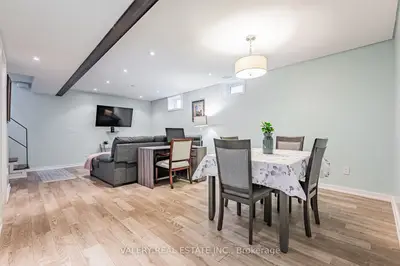 110 Strathnairn Avenue Lower, Toronto W04, On M6m 2g1