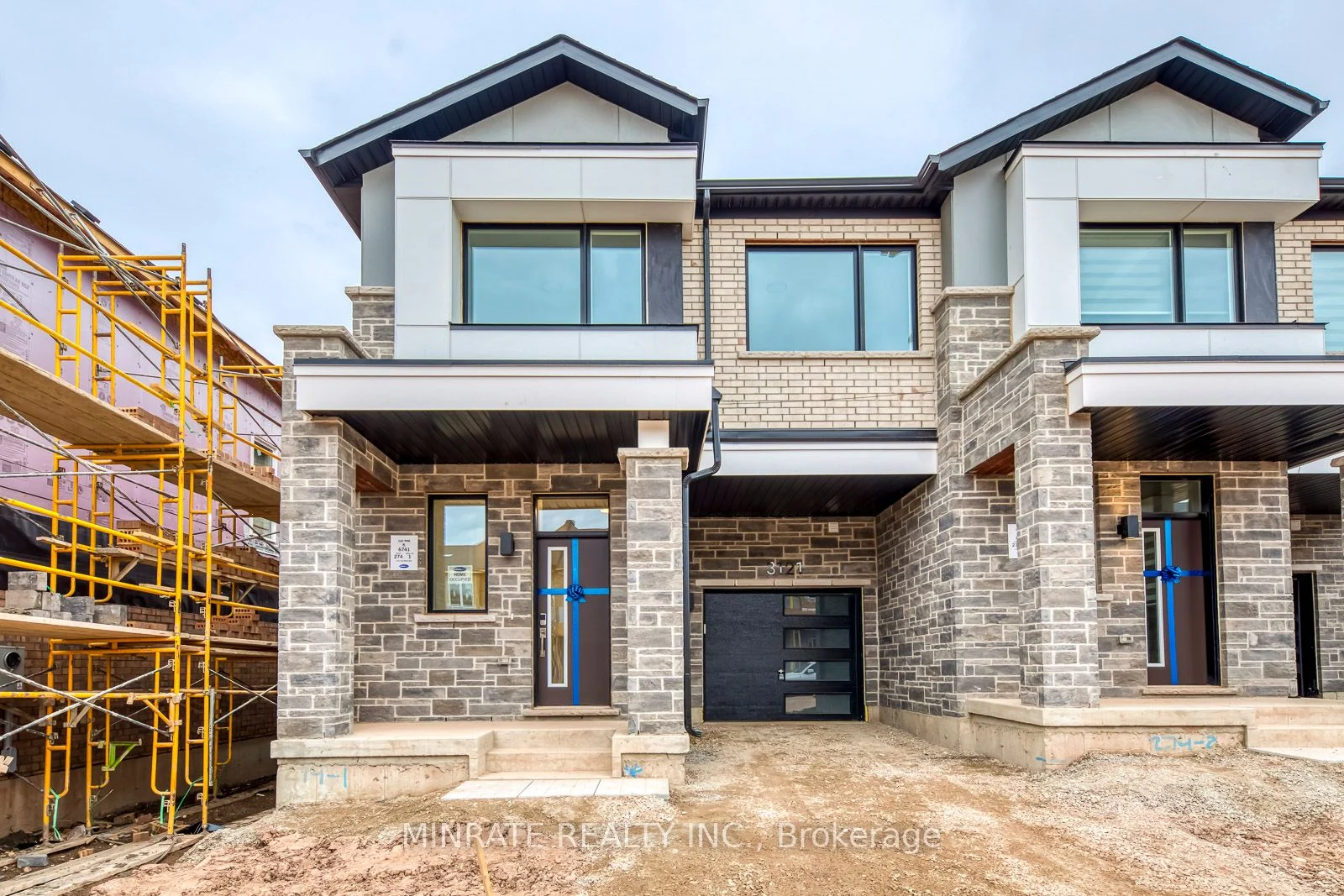Att/Row/Townhouse in Oakville
