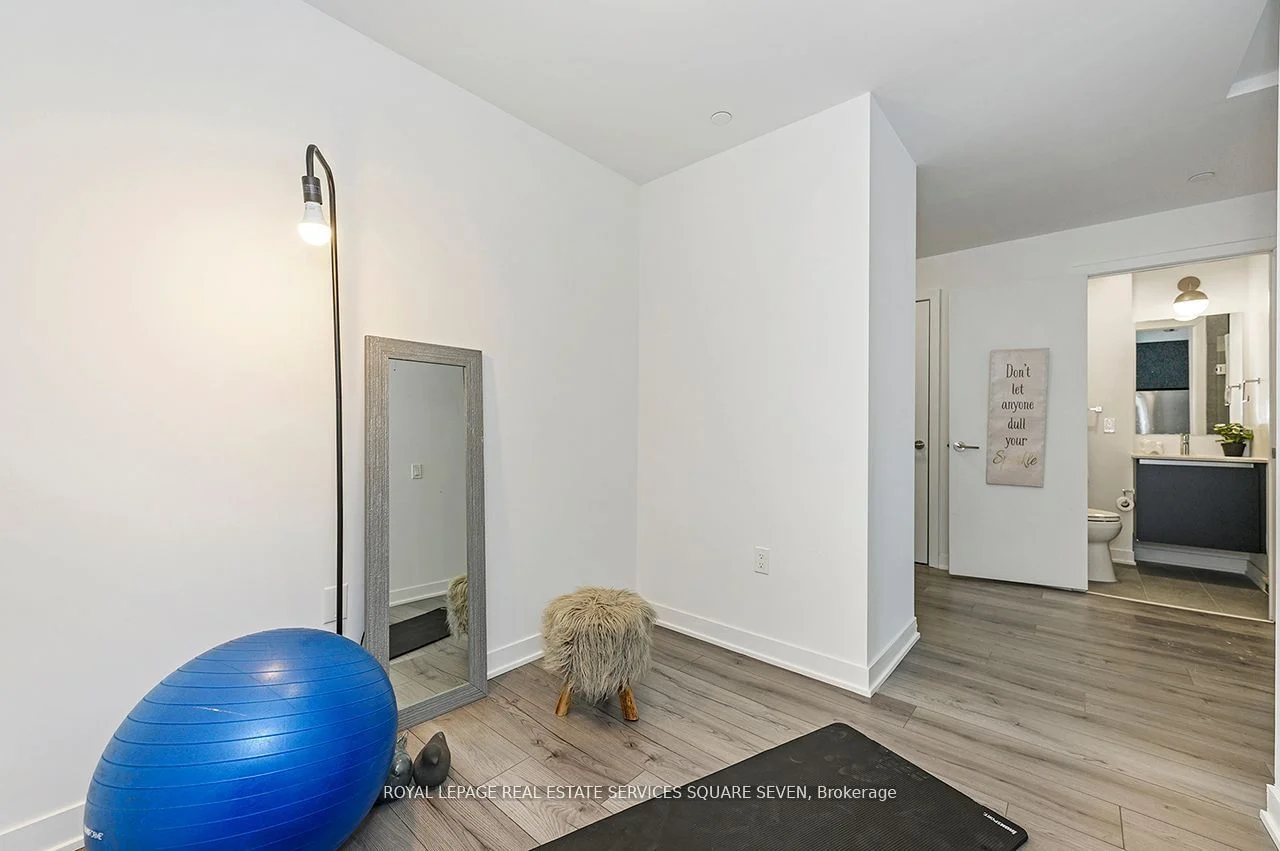 395 Dundas Street 820, Oakville, On L6m 4m2