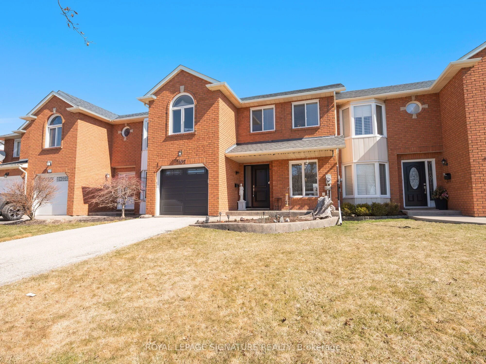 Att/Row/Townhouse in Burlington