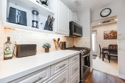 2485 Woking Crescent 408, Mississauga, On L5k 1z6