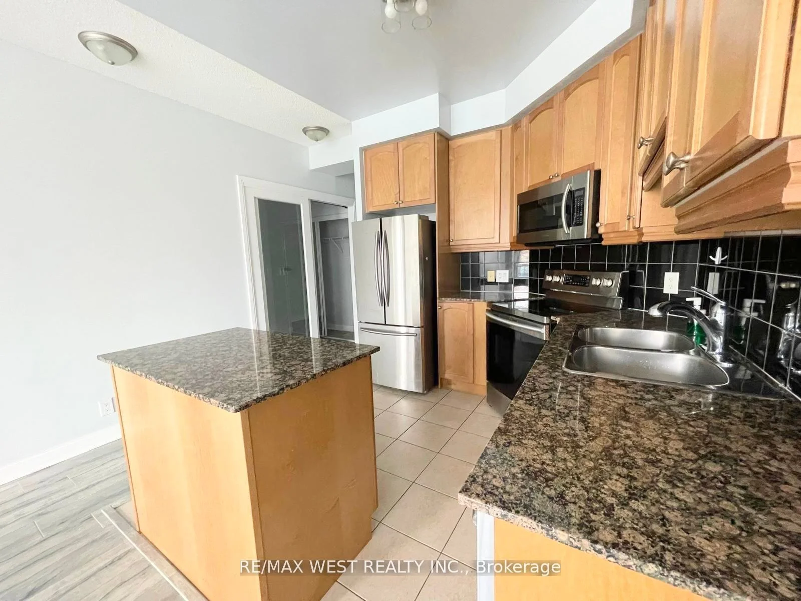 80 Absolute Avenue 1008, Mississauga, ON L4Z 0A5